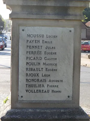 Monument aux Morts de La Chaussée-d'Ivry