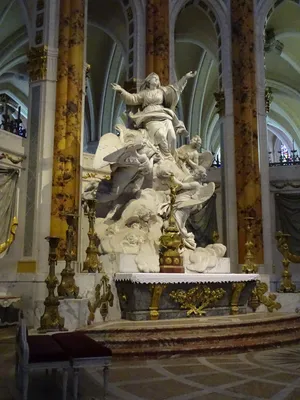 Groupe sculpté : l'Assomption dans la Cathédrale Notre-Dame de Chartres