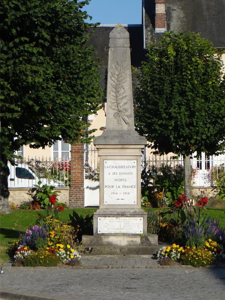 Monument aux Morts de La Chaussée-d'Ivry